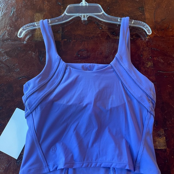 Lululemon Nulu and Mesh-Back Shelf-Bra Yoga Tank. Size 4 - Picture 2 of 5
